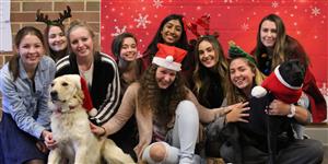 students pose with ROXY therapy dogs 