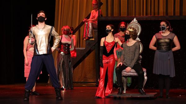 Harlequin Club / Pippin